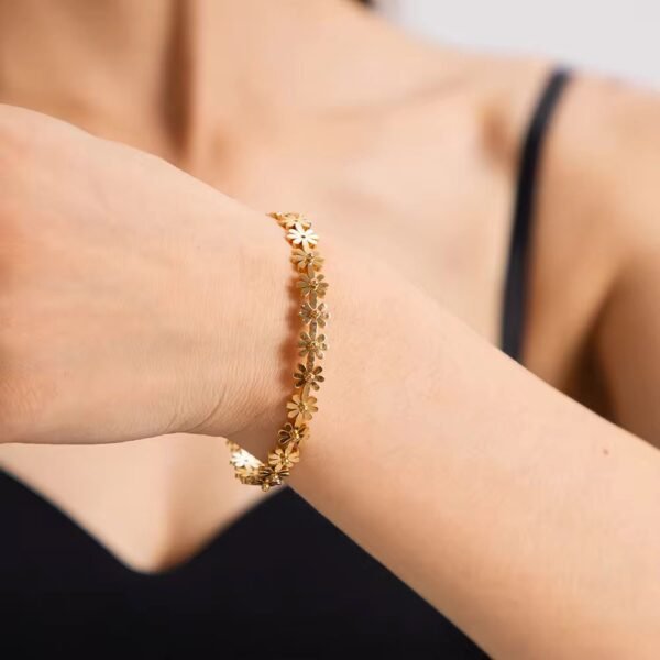 Gold-Plated Stainless Steel Daisy Flower Design Bracelet